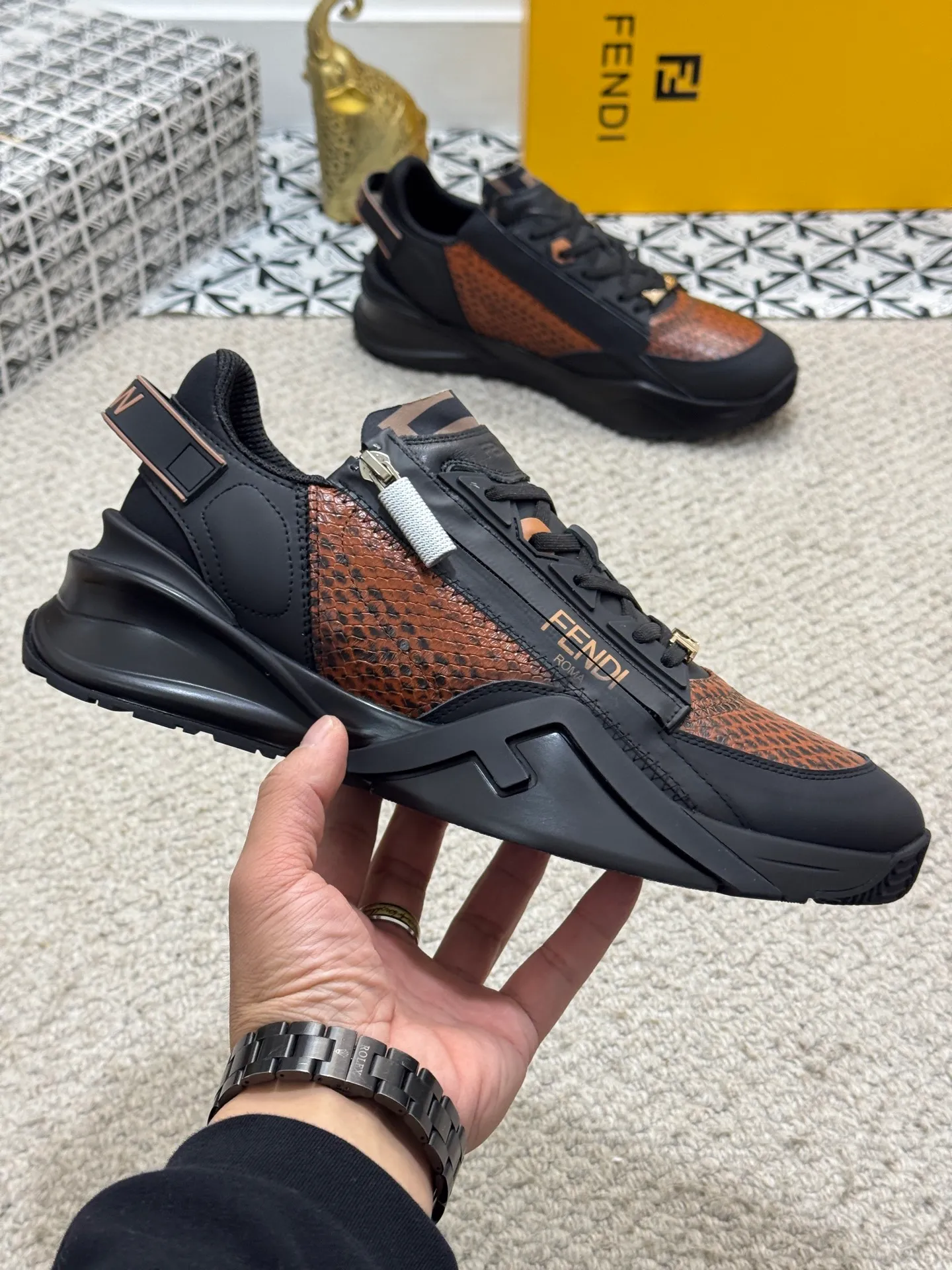 Men's men's shoes 💰520 [New style] 🦥🦥 Original quality - Fendi ◾️▫️F D🆕 Spring and summer new men's slip-on sneakers, with elastic straps, side zippers, and corrugated soles engraved with F. Embossed Fendi Flow lettering on the heel. Mixed material of high-tech fabric and black suede. FF graphic tongue. Ultra-light and wear-resistant EVA sole. Size: 38-44 (45 customized